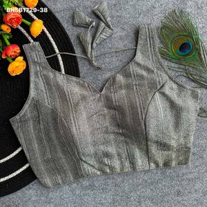 Colección de Blusas Premiadas de Tela Importada de Alta Calidad con Detalles Sólidos, Acolchados y Cierre de Gancho-Dori, a Precio de Mayoreo, Moda Femenina - Product Image 5