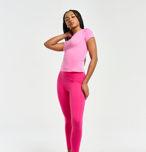 Nouveau style de t-shirt pour femme, design court personnalisé, en coton de haute qualité, coupe ample et ajustée, motif uni imprimé, en vente - Product Image 2