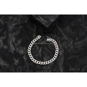 Pulsera Cubana Unisex con Diamantes de Moissanita, Fabricada en Plata de Ley 925 con Eslabones Robustos y Acabado Brillante - Product Image 1