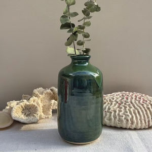 Jarrón de Cerámica Premium con Acabado Brillante en Verde Esmeralda Intenso, Pieza Elegante para Decoración Moderna del Hogar - Product Image 1