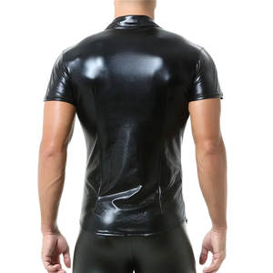 เสื้อเชิ้ตหนังเทียมทรงสลิมฟิต แขนสั้น กระเป๋าคู่ ซิปหน้า แบบเรียบ สำหรับผู้ชาย สไตล์ฮิปฮอป รับผลิตตามแบบ OEM - Product Image 3