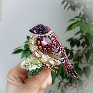 Broche de Moda Unisex Hecho a Mano por MD HANDICRAFTS con Bordado Colorido y Cuentas, Pin de Diseño para Bodas y Ocasiones Especiales - Product Image 2
