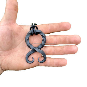 Collar con colgante de Cruz Troll forjado a mano Troll Cross Viking Nordic Jewelry Herrero hecho a mano medieval Twisted neckless - Product Image 1