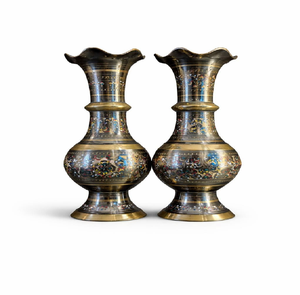 Vase en métal doré martelé conique avec feuilles vertes. Décoration élégante pour la maison disponible à des prix de gros d'usine abordables - Product Image 2