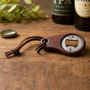 Décapsuleur en bois foncé avec insert métallique et cordon en cuir, idéal pour les fêtes à la plage, les bars, les cuisines et les mariages - Product Image 4