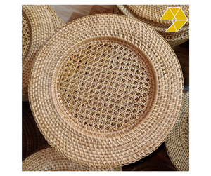 Plato Decorativo de Ratán Marrón, Diseño Europeo, Grabado, Tejido a Mano, Color Marrón Claro, Decoración para Mesa de Boda, Ecológico - Product Image 1