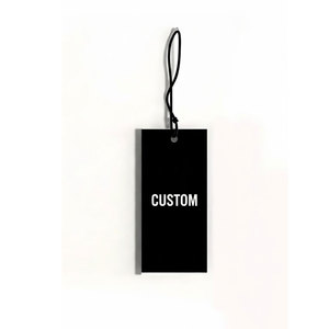 Fabrication de cartes d'étiquettes suspendues personnalisées haut de gamme pour les grandes marques de vêtements mondiales, incluant des étiquettes en carton texturé de haute qualité. - Product Image 2
