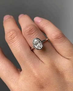 Bague de fiançailles à sertissage ovale - Bague solitaire en diamant de laboratoire personnalisé de 2 carats : Or blanc 14 carats certifié IGI - Product Image 1