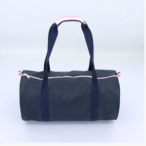 Sac de voyage vintage unisexe camouflage léger et personnalisé pour la chasse, la gym, les week-ends, les voyages et les sports de plein air - Product Image 2