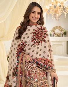 แคตตาล็อกออกแบบใหม่ล่าสุดผ้าเครปธรรมชาติด้านบนด้านล่างเป็นผ้าไหมที่มี dupatta โดยผู้ส่งออก - Product Image 3