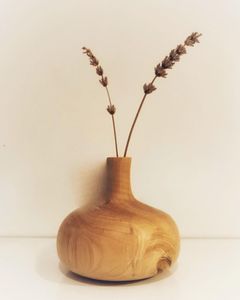 Jarrón de Flores de Madera Estilo Japandi Moderno Hecho a Mano, Recipiente Decorativo de Bambú Pulido para Mesa, Estante o Decoración del Hogar - Product Image 3