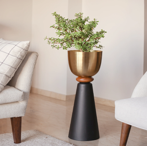 Elegante maceta con efecto cerámico degradado de blanco a dorado sobre soporte minimalista tipo horquilla, mini maceta elegante, disponible a precios de mayorista. - Product Image 5