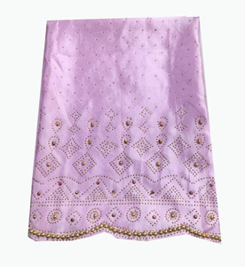 Tissu Somalien Gougra en Satin 100% Soie Léger Tissé 60GSM Écologique à Motif Floral de Haute Qualité pour Literie et Vêtements - Product Image 2