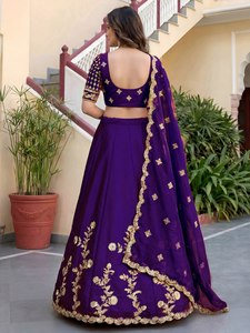 Robe de demoiselle d'honneur en mousseline de soie brodée violette avec un chemisier à col en V, des manches trois quarts, une coupe en A et une longueur au sol - Product Image 6