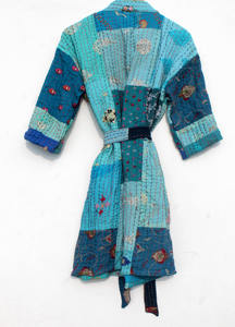 Robe de nuit kimono style patchwork multicolore Kantha matelassée en coton, faite à la main, vente en gros - Product Image 6