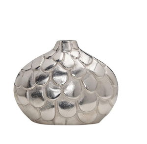 Elegante florero de metal plateado para la recepción de una oficina corporativa o como centro de mesa para sala de reuniones. - Product Image 2