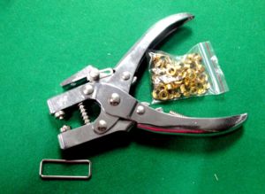 Pince à œillets DK-1003D avec perforateur et 100 œillets - Product Image 2
