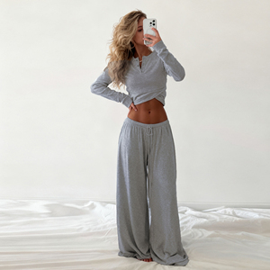 Ensemble de survêtements personnalisés pour femmes : pantalon de jogging et sweat à capuche, tenue décontractée de haute qualité, deux pièces avec poches latérales robustes - Product Image 1
