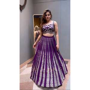 Hermoso Lehenga Choli de Boda con Bordado Pesado y Lentejuelas para Vestimenta de Novia - Product Image 4