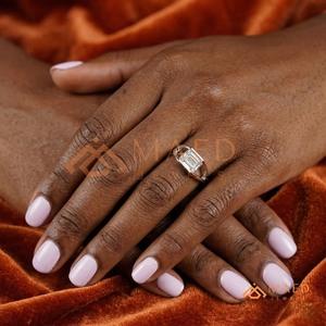 Anillo de Compromiso de Plata de Ley 925 con Corte Esmeralda y Engaste de Barra |   Anillo Solitario Minimalista Moderno para Mujer - Product Image 4