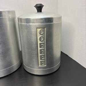 Ensemble de boîtes de cuisine en métal de style vintage, idéal pour le stockage de farine, de sucre et de café, et conteneurs de garde-manger au look industriel - Product Image 2