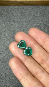 Émeraudes Naturelles Zambiennes 7,05 Ct, Forme Cœur Facettée, Paire Assortie, Pierres Précieuses Vertes Libres pour Boucles d'Oreilles de Luxe et Bijoux Fins Sur Mesure - Product Image 3