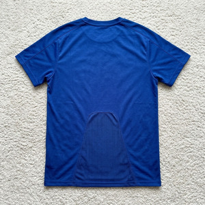 เสื้อยืดกีฬาผู้ชายผสมโพลีเอสเตอร์และสแปนเด็กซ์คุณภาพสูง เนื้อผ้าบางเบา แห้งเร็ว ป้องกันแบคทีเรีย เหมาะสำหรับออกกำลังกายและฟิตเนส - Product Image 5