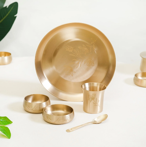 Service de table en bronze Kansa comprenant des assiettes, des plats à couvercle, une carafe à eau, des bols et des cuillères, au prix de gros - Product Image 6