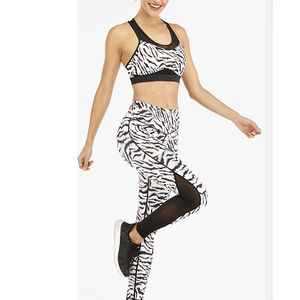 Ropa deportiva para mujer, conjunto de dos piezas de poliéster Power Flex para gimnasio, entrenamiento de yoga, traje deportivo cómodo para damas. - Product Image 4