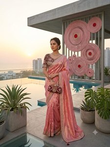 Sari de satén de lujo con bordado elegante en la parte delantera y trasera, detalles de encaje y bordes de red, con lentejuelas y un aspecto rico y premium. - Product Image 3