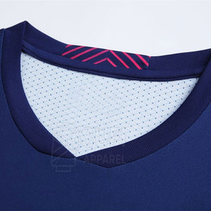 Uniforme de football de haute qualité à manches courtes en tissu respirant en maille conçu pour un confort maximal, léger et à séchage rapide - Product Image 2