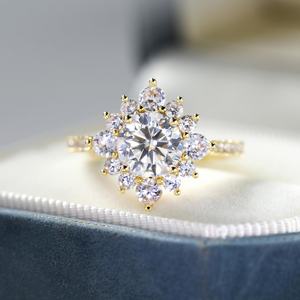 Bague en argent sterling 925 plaqué or 14 carats avec moissanite, bague de promesse pour femme, bijou de fiançailles, cadeau - Product Image 1