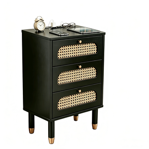Comodino Nero a 3 Cassetti con Frontali in Rattan Intrecciato, Presa di Corrente Integrata, Mobiletto da Comodino in Quercia Assemblato - Dimensioni - Product Image 3