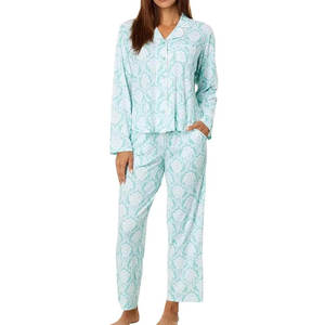 Ensemble de vêtements de maison pour femmes en tricot avec logo sur le devant, haut à manches longues et pantalon, vêtements de nuit doux et confortables, ensemble de détente d'hiver - Product Image 1