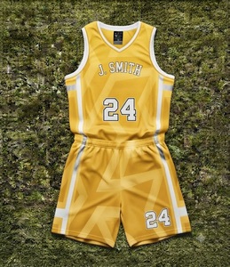 Ensemble d'uniformes de basketball sublimés personnalisés : Maillot et short de basketball, tenue d'équipe personnalisée, uniforme d'entraînement et de match respirant - Product Image 3