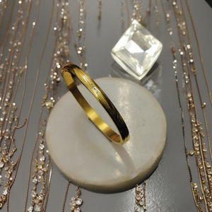 Bracelet pour femme en acier inoxydable plaqué or, tendance, romantique, haut de gamme, exquis, luxueux, nouveau, avec un charme géométrique, pour un anniversaire - Product Image 2