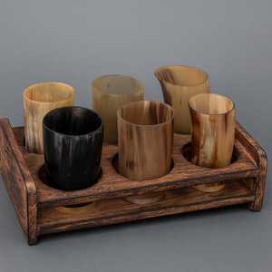 Juego de Copas de Vino con Forma de Cuerno Vikingo Personalizadas: Copas Naturales con Soporte de Madera - Product Image 2