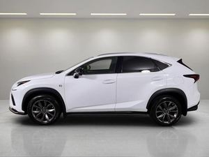 Toyota NX 300 F Sport AWD 2021 Usado en Buenas Condiciones, Color Blanco - Product Image 2
