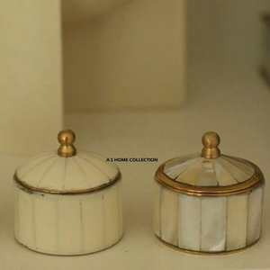 Boîte à épices ronde de designer en forme de fleur avec couvercle, conteneur à épices en métal de qualité supérieure pour cadeau original - Product Image 3
