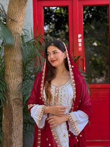 ชุดสาหรี่กะมีซปักลายฉลุหนักสไตล์โมเดิร์นสำหรับงานอีด  ผ้าจอร์เจตต์  ประกอบด้วยเสื้อท่อนบน กางเกงพลัซโซ และผ้าคลุมไหล่  แฟชั่นจาก FATEMA - Product Image 2