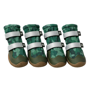 Bottes pour chien en tissu extensible camouflage vert, imperméables, avec semelle antidérapante durable pour la randonnée, la marche sur sol mouillé et par temps froid - Product Image 1