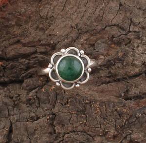 แหวนเงินแท้ 925 ประดับหยกเขียวธรรมชาติทรงเบเซล ดีไซน์หรูหราสำหรับผู้หญิง ประดับอัญมณีแท้ เหมาะสำหรับงานปาร์ตี้ - Product Image 1