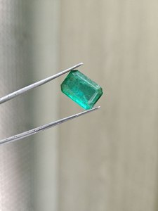 Piedra Suelta de Esmeralda Verde Octogonal Natural de 7.94ct para Joyería de Diseño al Mejor Precio - Product Image 2