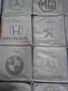 Toalla de Limpieza de Microfibra Personalizada con Grabado, 40cm x 40cm, Paño de Detallado Automotriz con Nombre Personalizado, Regalo para Amantes de Autos - Product Image 2