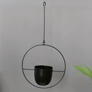 Maceta Colgante de Metal Galvanizado de Diseño Tradicional y Moderno para Uso en Jardines Exteriores - Product Image 4