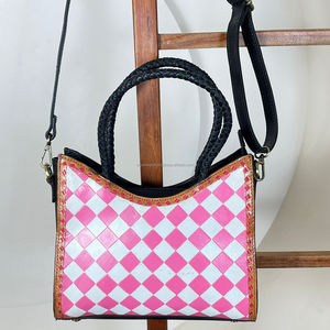 Sac à main en cuir de luxe de grande capacité de haute qualité conçu par un designer pour femmes Sac à main élégant à carreaux pour tous les jours - Product Image 4