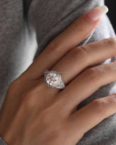 Anillo de Oro Blanco Clásico de Compromiso y Boda para Mujer, Joyería Fina de Oro Sólido Personalizada, Anillo con Diamante Cultivado en Laboratorio con Engaste de Bisel - Product Image 4