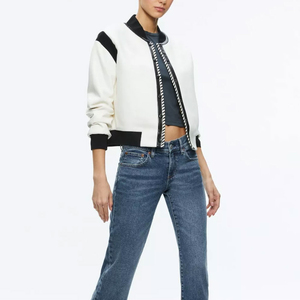 Veste élégante pour femme, coupe décontractée style universitaire, personnalisée, hiver, vintage, blanche, avec fermoir métallique, en mélange de laine - Product Image 4