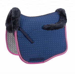 OEM Nouvelle Collection Meilleure Vente Qualité Supérieure Personnalisée Vente en Gros Fabriqué au Pakistan Tapis de Selle de Dressage Haut de Gamme avec Doublure en Polaire - Product Image 2