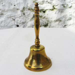 Cloche à main en métal doré personnalisée avec logo, idéale pour les cadeaux de Noël, les hôtels et les fournitures hôtelières - Vente en gros usine - Product Image 4